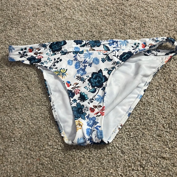 Brand new bikini bottom - Picture 1 of 3